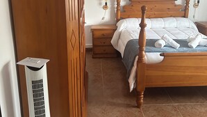 3 soverom, skrivebord, reiseseng for barn og wi-fi (inkludert)