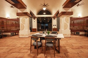 Restaurant - LE CASA LION RESORT - A Premium Resort In Sasan Gir (Talala)