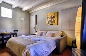 1 bedroom, iron/ironing board, WiFi, bed sheets - Charming 1-bedroom apartment with AC, WiFi in welcoming Verona (Verona)
