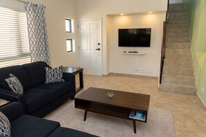 Smart TV, offices - Palm Paradise at Tierra Del Sol - 2 bedroom/2 full baths and 2 1/2 baths is just waiting for you to enjoy some sun and fun! (Noord)