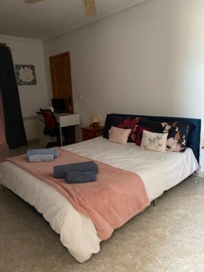 3 dormitorios, tabla de planchar con plancha, wifi y ropa de cama