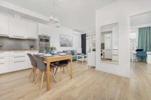 Departamento, 2 habitaciones, balcón | Área de sala de estar