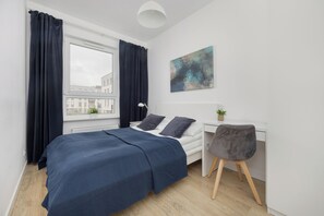 Apartment, 2 Schlafzimmer, Balkon | 2 Schlafzimmer, laptopgeeigneter Arbeitsplatz, Bettwäsche
