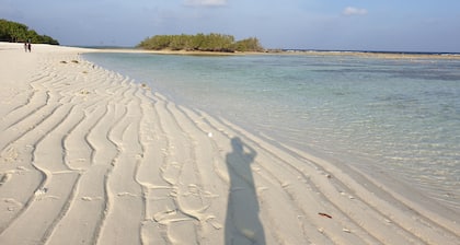 Dhigurah Tourist Hotel