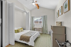 3 bedrooms, desk, iron/ironing board, WiFi