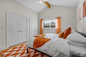 3 bedrooms, desk, iron/ironing board, WiFi