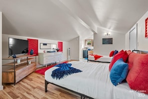3 habitaciones, escritorio, tabla de planchar con plancha y wifi