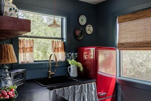 Fridge, dishwasher, coffee/tea maker, toaster