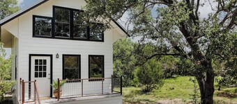 Dripping Springs Homestead - Painter's Studio in Nature