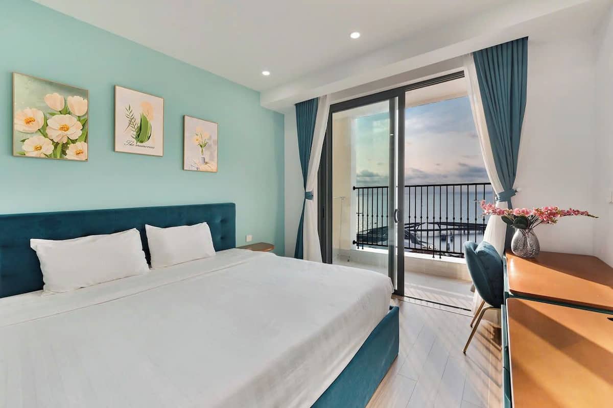 Estudio básico, balcón, vista al océano | 1 habitación, insonorización y wifi gratis