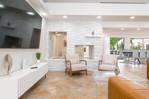 Interior - Tropical Waterfront Family Oasis - Heated Pool - Near the Beach & Aventura Mall! (Miami)