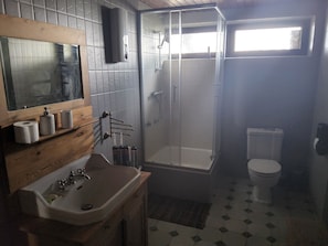 Shower, hair dryer, slippers, towels - Ferienwohnung am Neetzetal (Thomasburg)