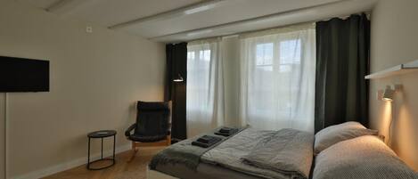 1 bedroom, travel cot, WiFi, bed sheets