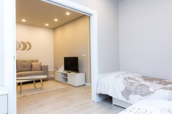 3 chambres, fer et planche à repasser, Wi-Fi, draps fournis