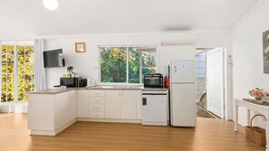 Kühlschrank, Mikrowelle, Geschirrspüler