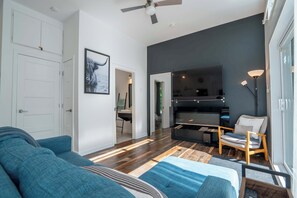 TV, fireplace, stereo