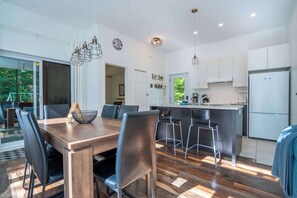 Fridge, microwave, stovetop, dishwasher