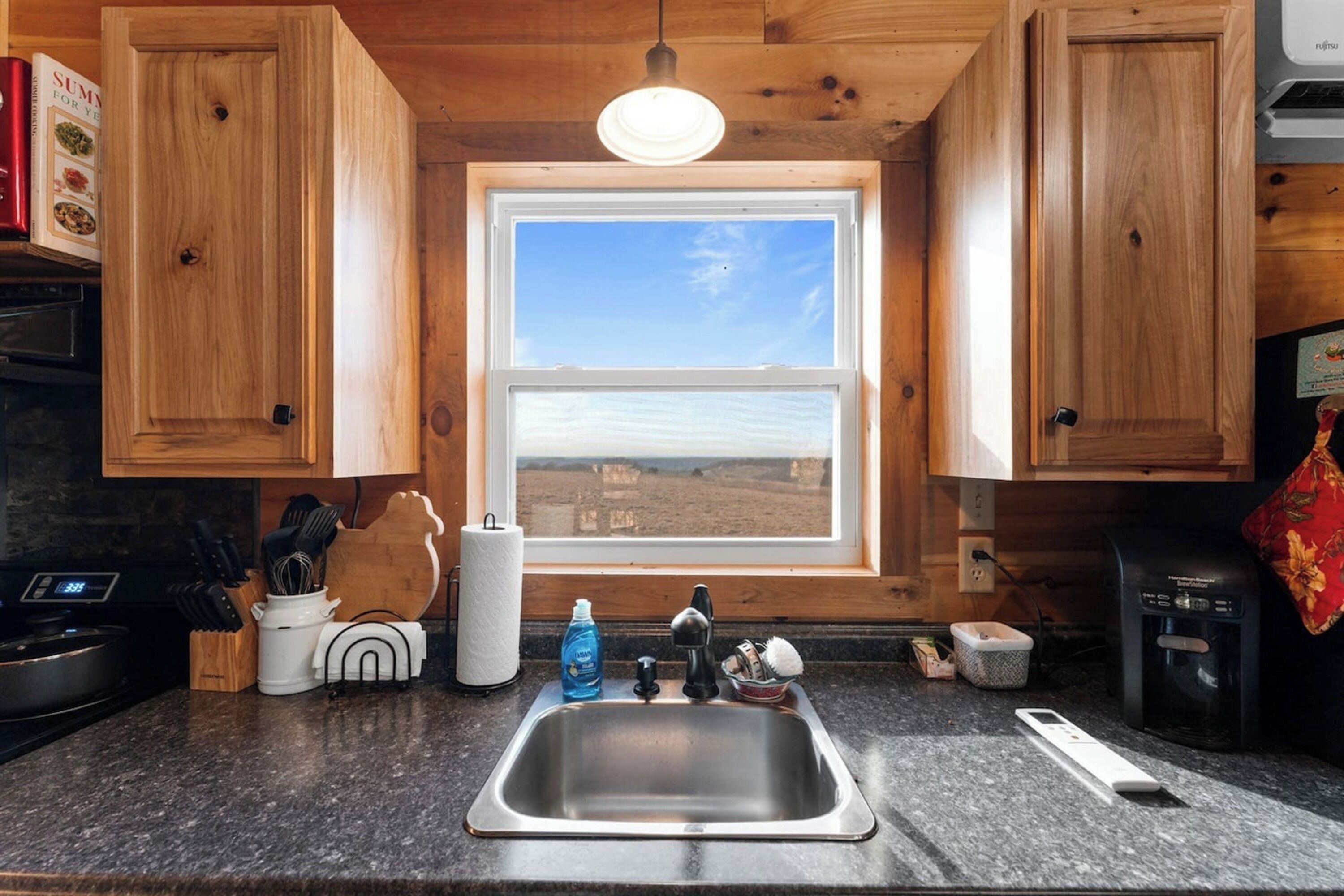 Comfort Cabin, Patio, Mountain View | Private kitchen | Fridge, microwave, oven, stovetop