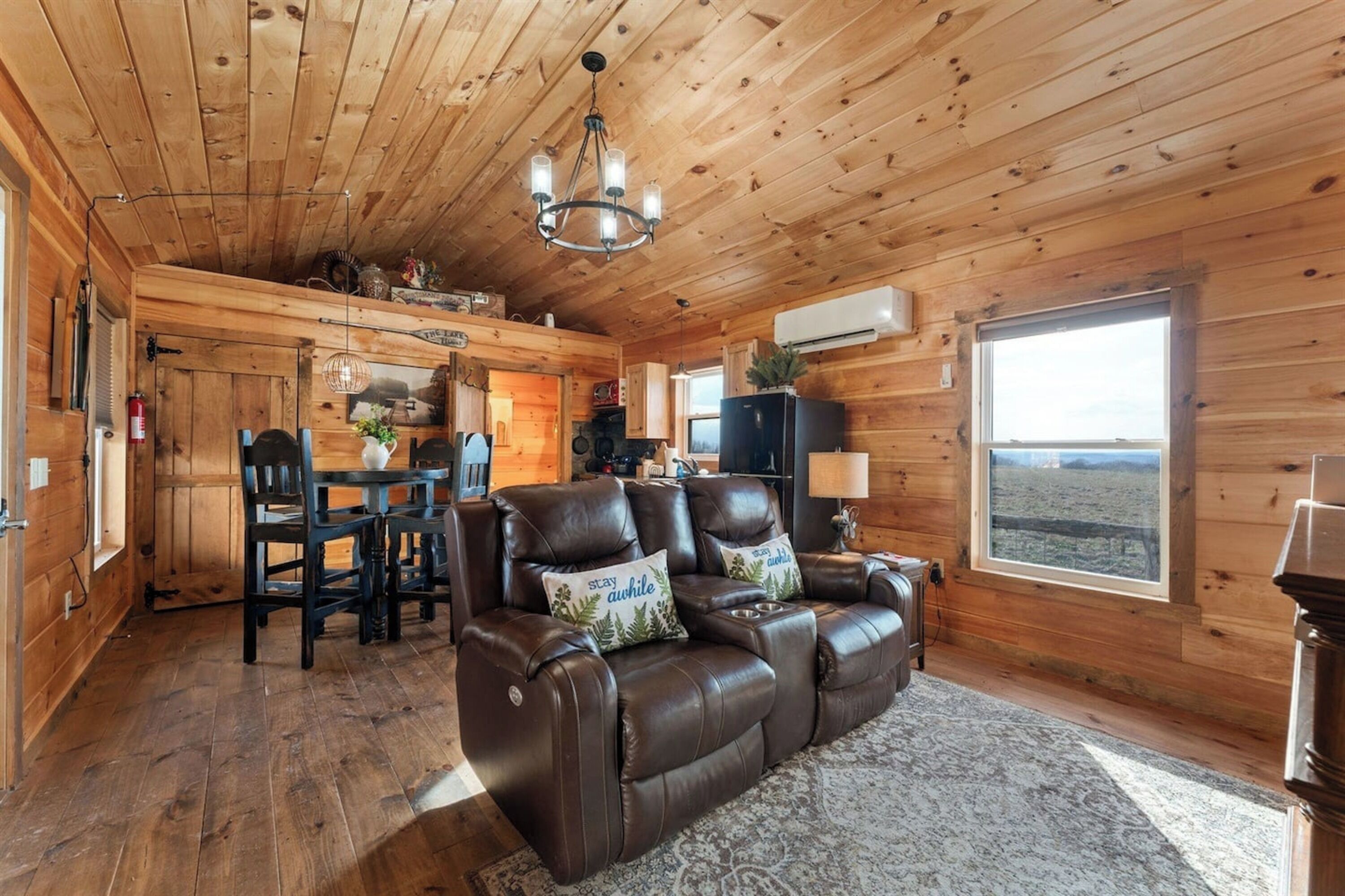 Comfort Cabin, Patio, Mountain View | Living room | 40-inch Smart TV with digital channels