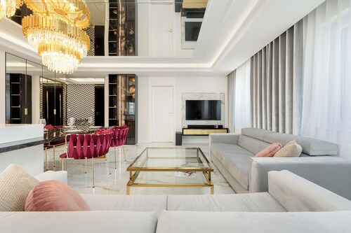 Luxury Apartment AC by Renters Prestige