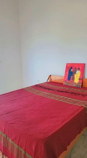 3 bedrooms, iron/ironing board, bed sheets