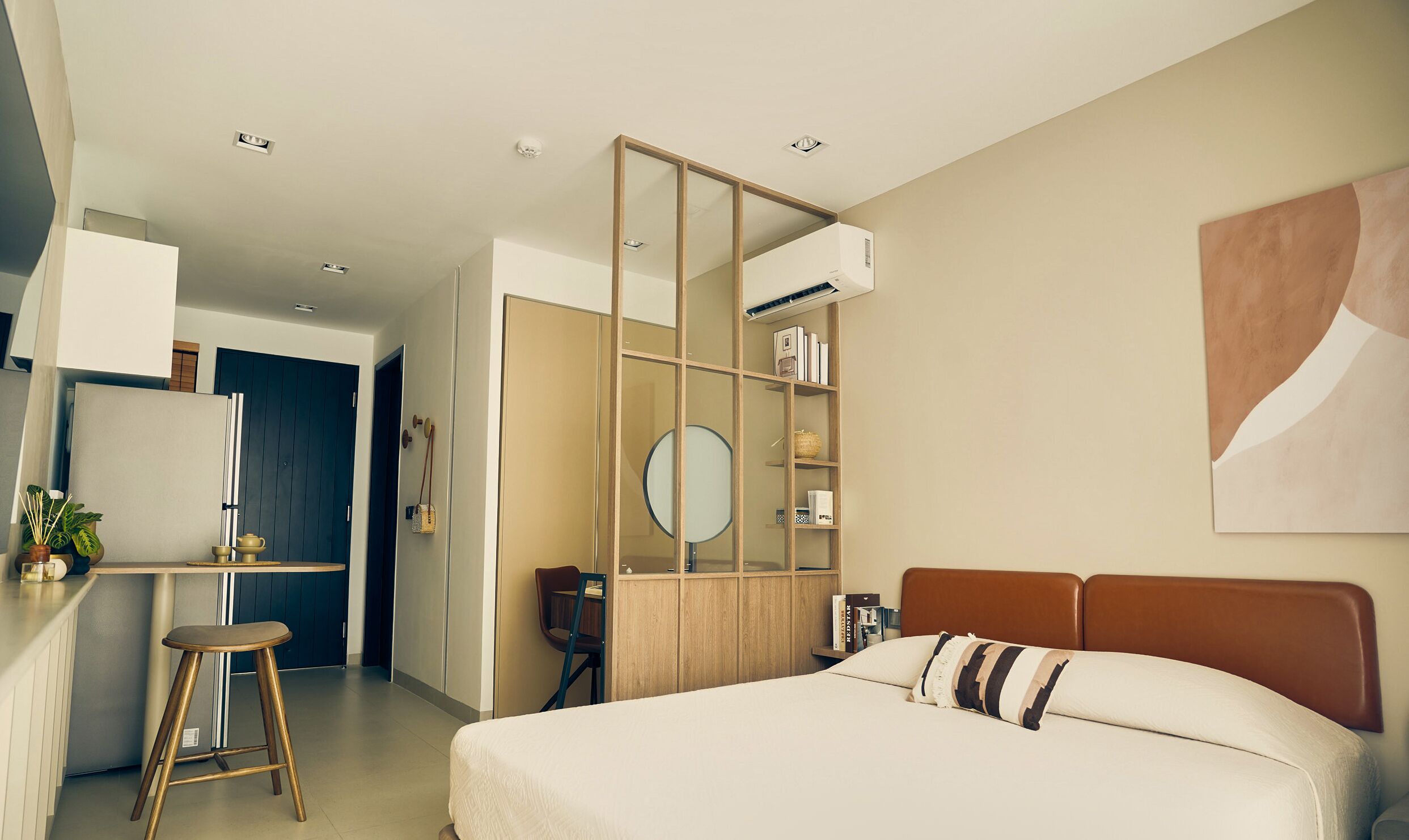 Studio, Balcony | Hypo-allergenic bedding, down comforters, in-room safe, desk