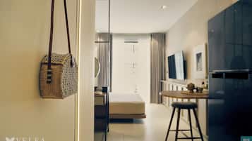 Monolocale comfort, balcone | Biancheria da letto ipoallergenica, copriletto in piuma, una scrivania