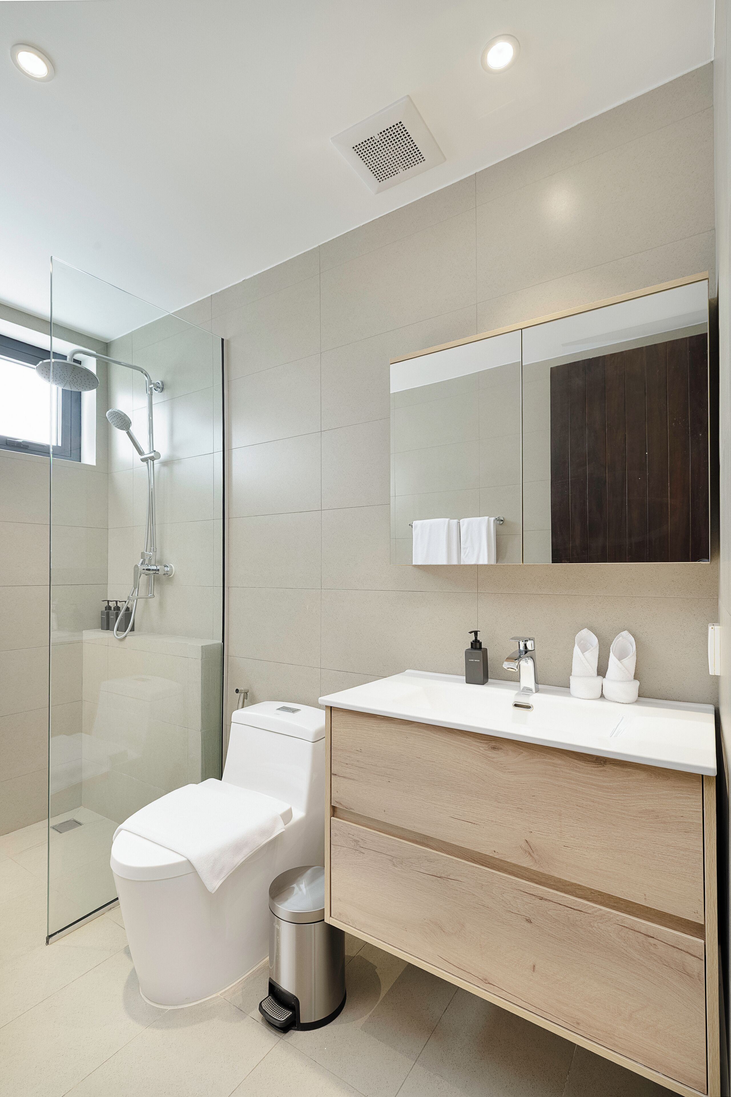 舒適套房, 2 間臥室, 露台 | 防敏寢具、羽絨被、書桌、手提電腦工作空間