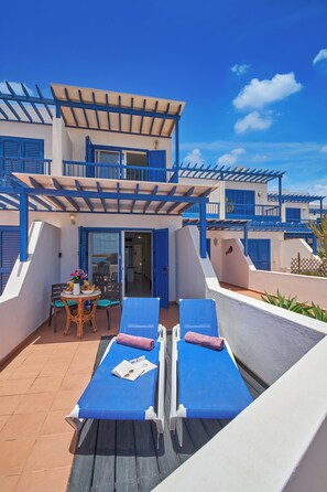 Outdoor dining - Duplex Ilic Sea Views,front Line,10 Minutes to Marina Rubicón (Playa Blanca)