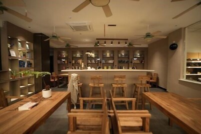 MONI HOTEL ARTS