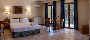 Deluxe Room, Balcony | In-room safe, desk, laptop workspace, blackout curtains - Hotel Bisanzio Resort (Rossano)
