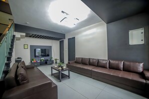 Villa, 5 Bedrooms | Living area - Abhinav Nest (Kotagiri)