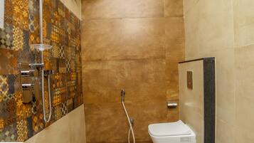 Villa, 5 Bedrooms | Bathroom | Shower, towels, soap, shampoo