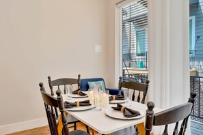 Dining - Walk to Coffee, NOOGA NOOK Downtown Chattanooga! (Chattanooga)