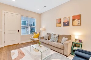 TV, offices - NOOGA NOOK in Downtown Chattanooga (Chattanooga)