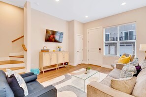 TV, offices - NOOGA NOOK in Downtown Chattanooga (Chattanooga)