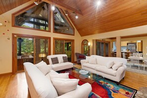 TV, fireplace - Memory Maker with Wintergreen Advantage (Wintergreen)