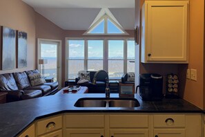 Interior - Shenandoah Ridge 11 with Wintergreen Advantage (Wintergreen)