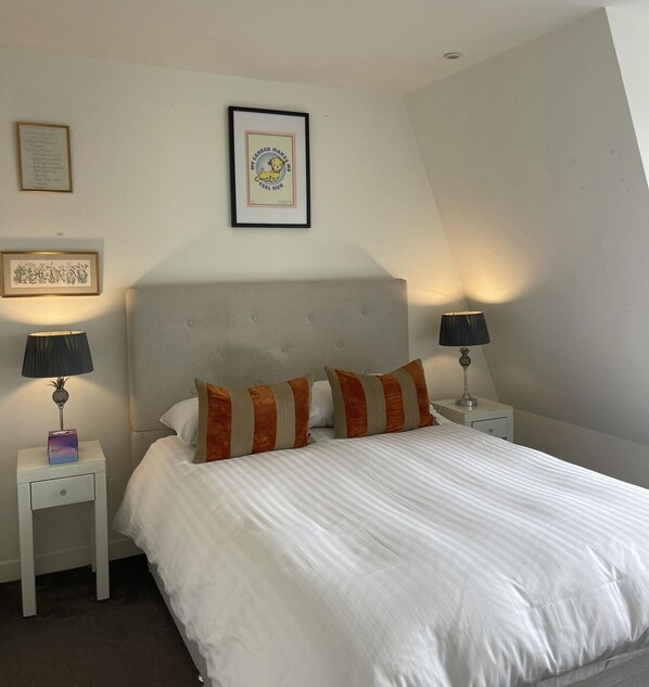 1 chambre, bureau, fer et planche à repasser, Wi-Fi