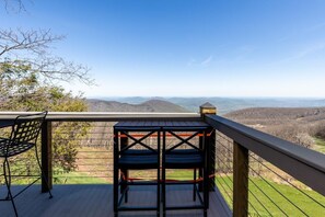 Outdoor dining - Highlands 48 with Wintergreen Advantage (Wintergreen)