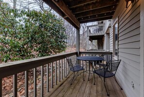 Outdoor dining - Tanners Ridge 14 with Wintergreen Advantage (Wintergreen)