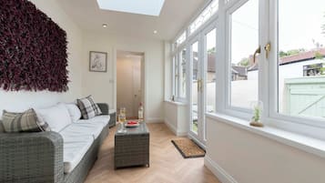 TV, DVD player, offices