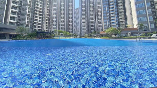 2 outdoor pools, open 7:00 AM to 10:00 PM, pool loungers - R&F Superior Homestay By Han Lin Sojourn (Johor Bahru)