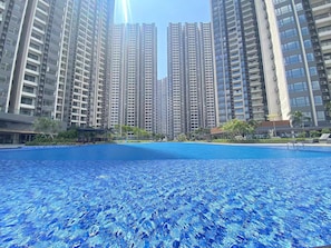 2 outdoor pools, open 7:00 AM to 10:00 PM, pool loungers - R&F Superior Homestay By Han Lin Sojourn (Johor Bahru)