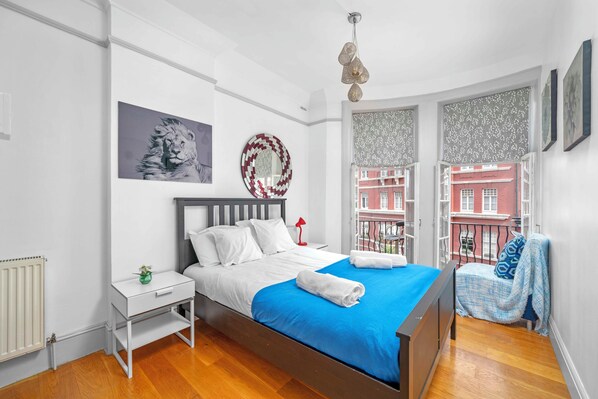 6 bedrooms, WiFi, bed sheets