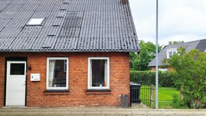 Exterior - Beautiful town house with room for 5 people close to the center of Nykøbing Mors (Nykøbing Mors)