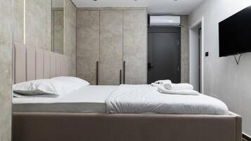 Deluxe Double Room, Balcony | Desk, laptop workspace, free WiFi