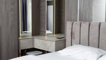 Standaard tweepersoonskamer, balkon | Een bureau, een laptopwerkplek, gratis wifi, beddengoed