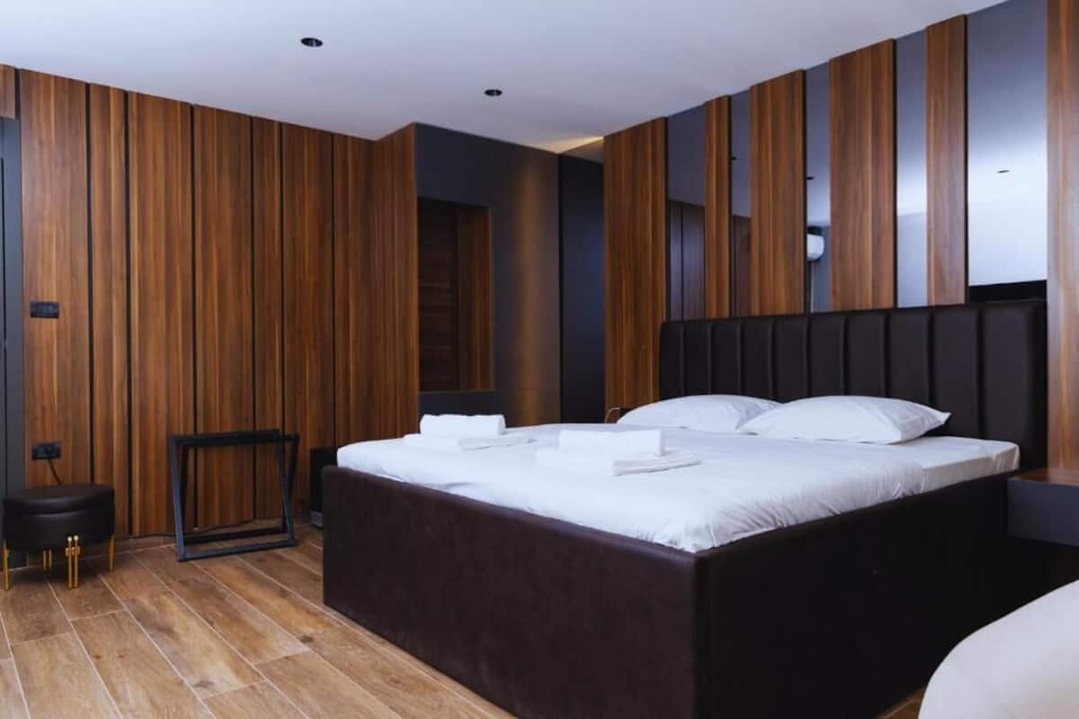 Deluxe Double Room, Non Smoking, Air conditioning | Desk, laptop workspace, free WiFi, bed sheets