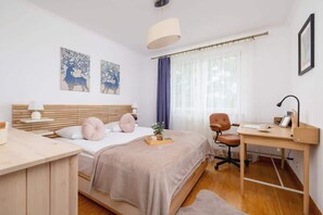 2 habitaciones, tabla de planchar con plancha, wifi y ropa de cama 